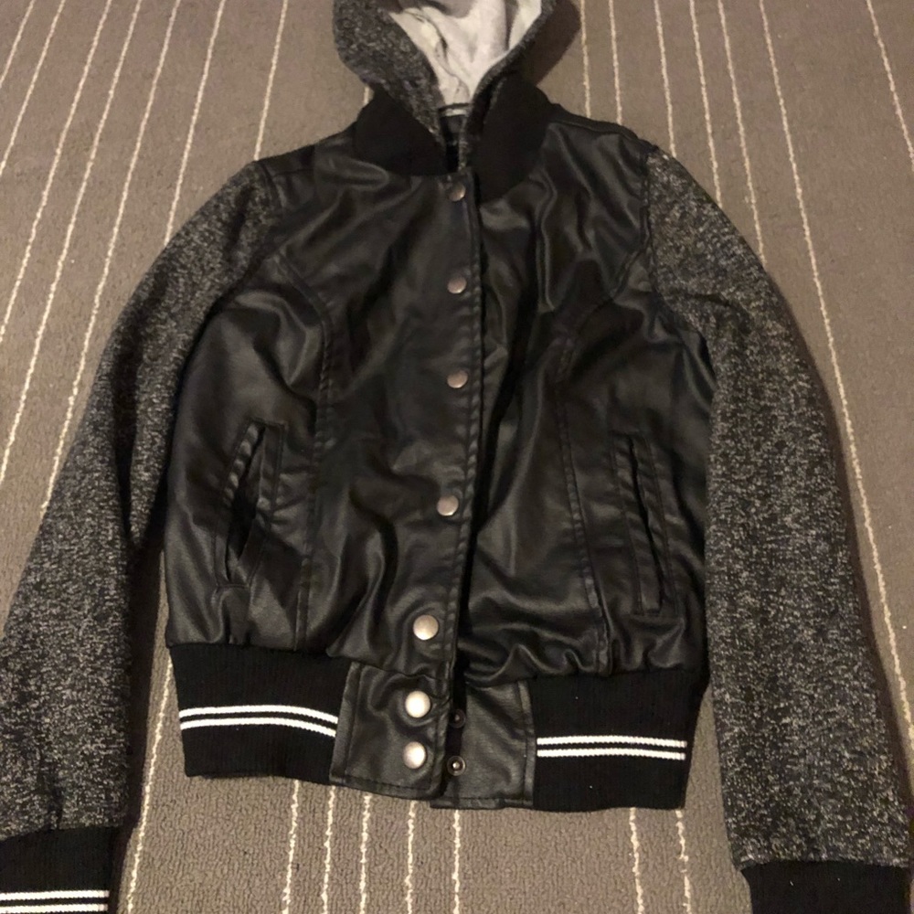 In great condition jacket in the size small